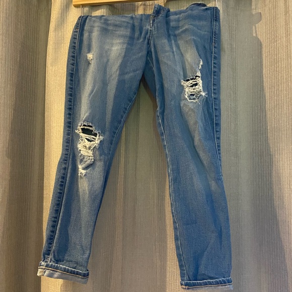Guess capris jeans. Size 28 - Picture 3 of 3